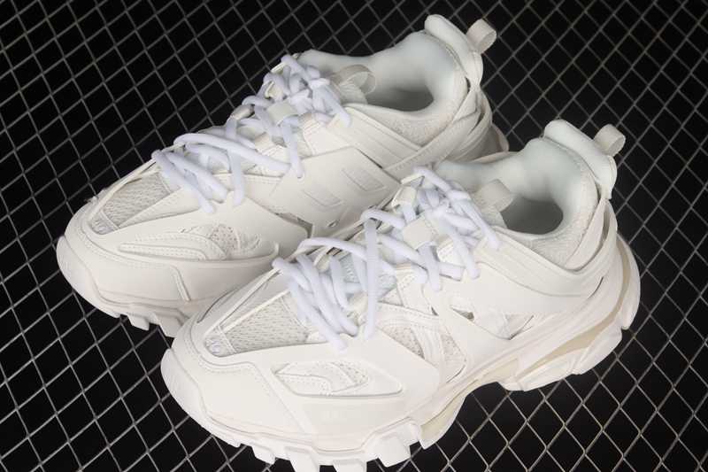 balenciaga track 3 sneakers,track balenciaga beige,chaussure balenciaga homme dechire