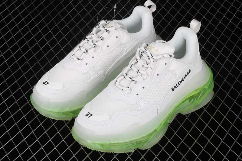 balenciaga triple s quelle taille prendre,balenciaga triple s zwart,balenciaga chaussure verte