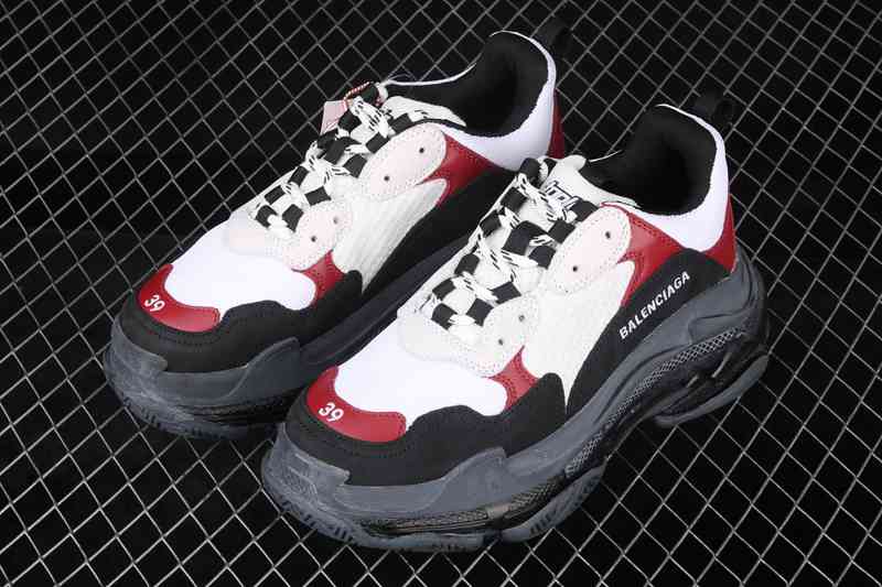 balenciaga triple s red black,balenciaga triple s size 10,balenciaga shos used