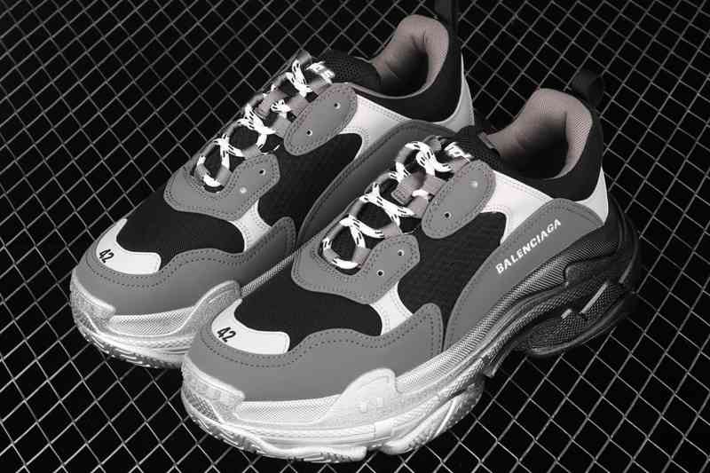 balenciaga triple s sizing,balenciaga triple s 2018,chaussure balenciaga new