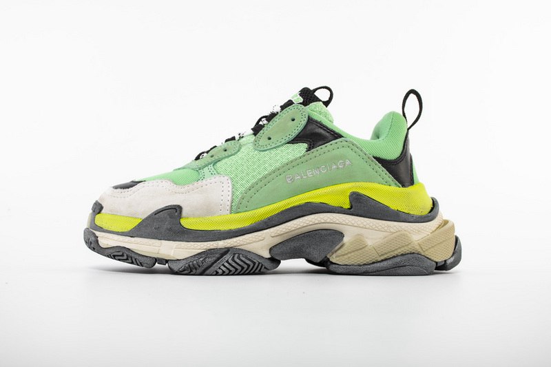 balenciaga triple s taille grand ou petit,numbers on balenciaga triple s,les nouvelles chaussures balenciaga