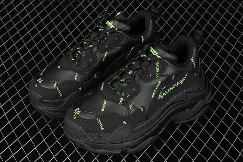 balenciaga triple s vestibilita,size 5 balenciaga triple s,chaussure balenciaga paris