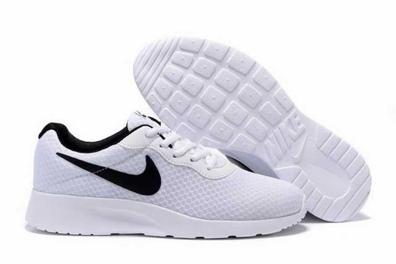 black and white nike tanjun femme,how to style nike tanjun high rise femme,nike tanjun black femme