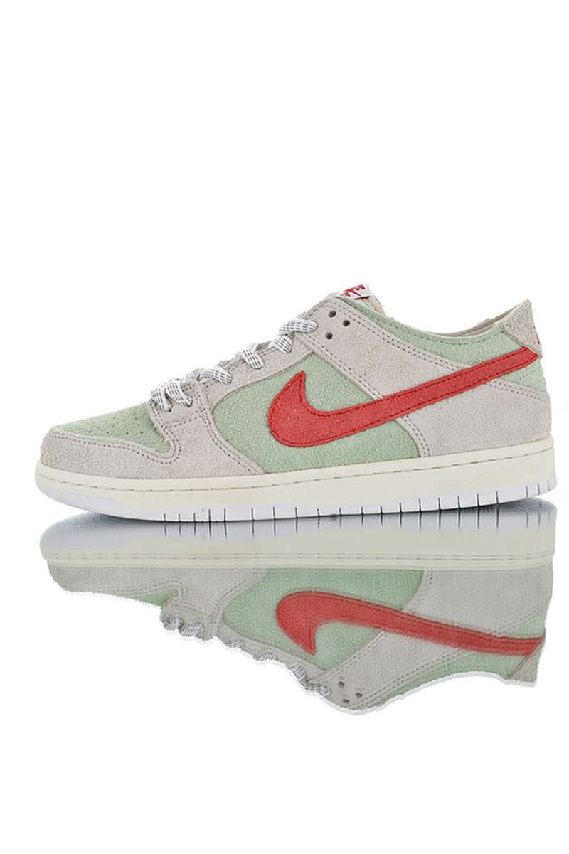 difference between nike dunk and nike dunk sb,nike sb dunk low pro,nike dunk sb valentine