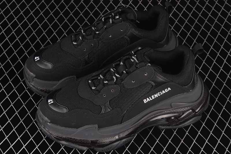 new balenciaga triple s,wie fallen balenciaga triple s aus,balenciaga chaussure taille grand