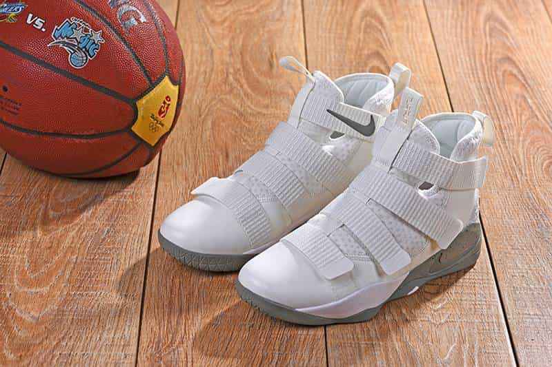 nike lebron high top basketball shos,what is lebron james record,ce lebron james