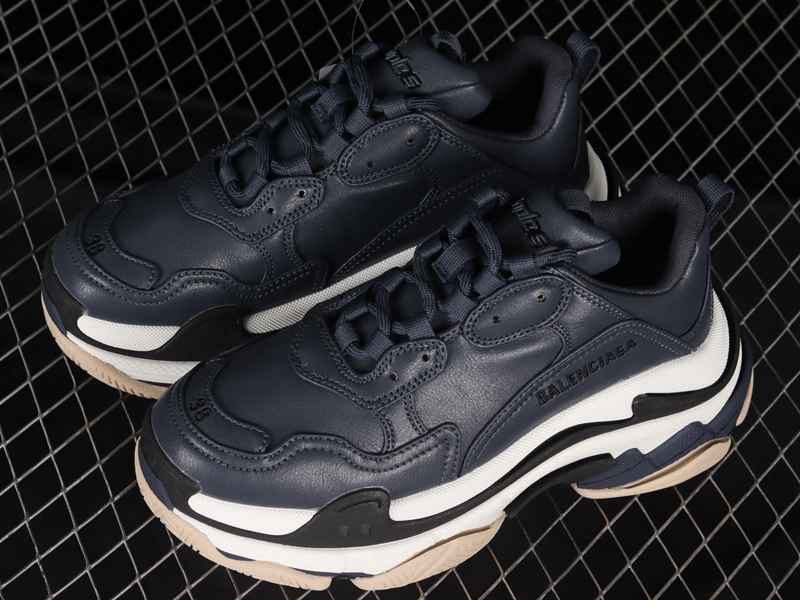 passform balenciaga triple s,come calzano le balenciaga triple s yahoo,chaussure style balenciaga homme